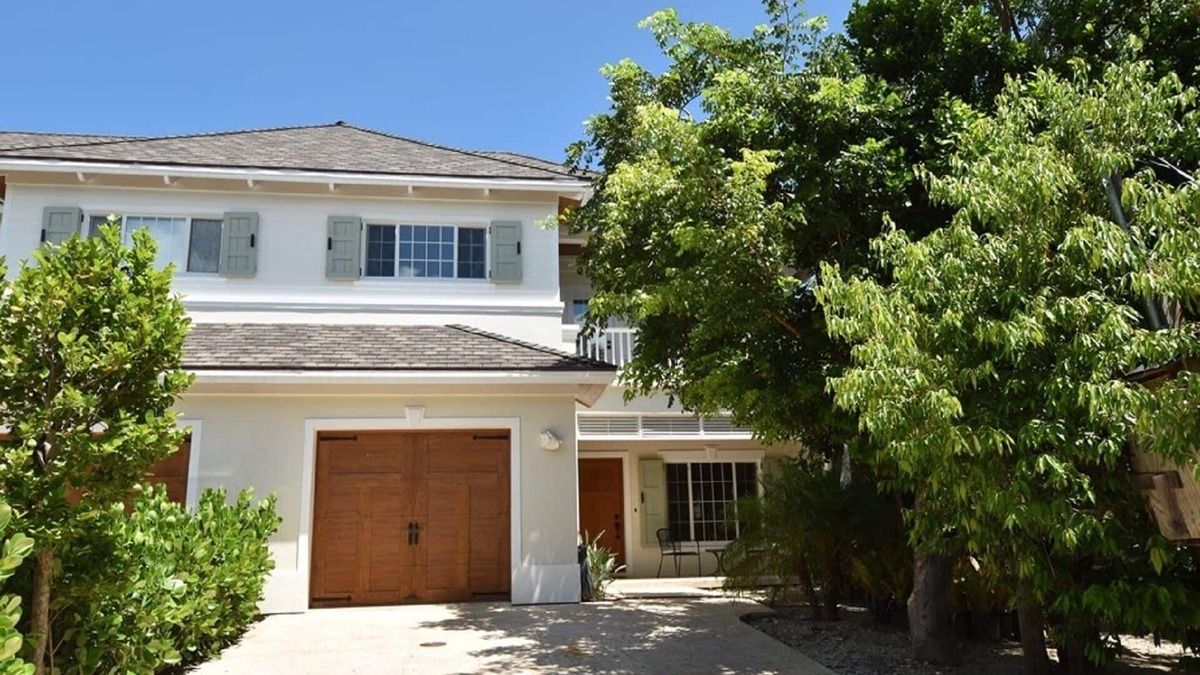 Dunmore Town House | Tropical Vacation at this Beautiful Town Home with Pool for the Holidays. #3