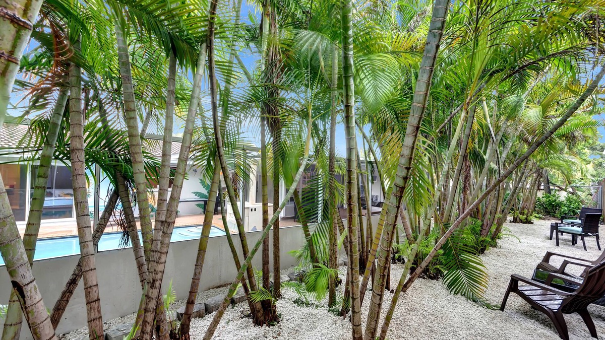 Highland Garden House | TROPICAL VACATION HOME. 6 bedrooms 4 bath pool home.