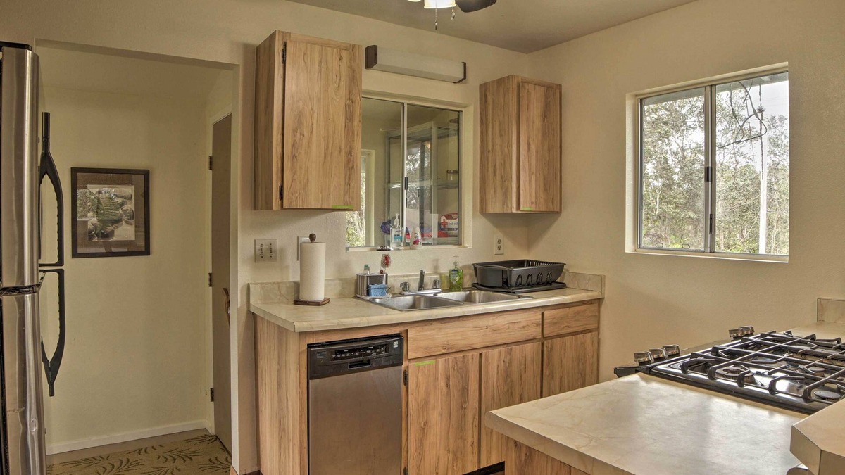 Ohia Estates Cottage | Tropical Volcano Bungalow < 4 Mi to Nat'l Park!