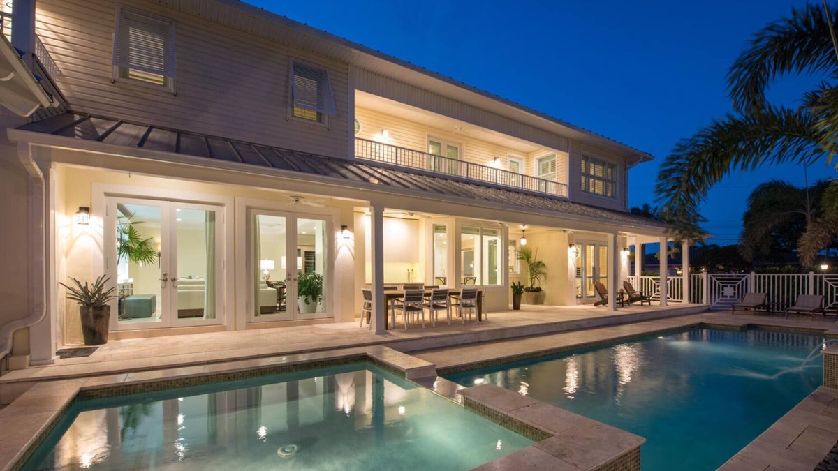 Bermuda Riviera House | TROPICAL WATERFRONT MANSION STEP TO THE BEACH