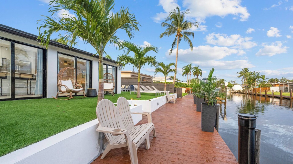 Melaleuca Gardens Apartment | Tropical Waterfront Oasis with Hot Tub Jacuzzi