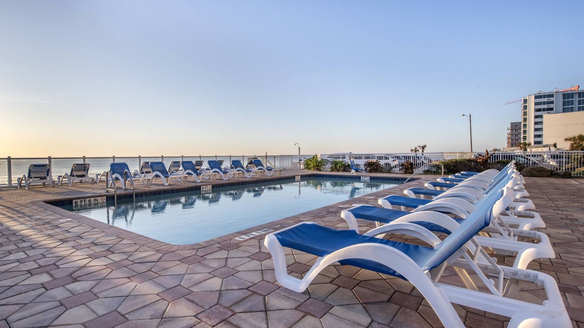 Seabreeze Park Hotel | Tropical Winds Oceanfront Hotel