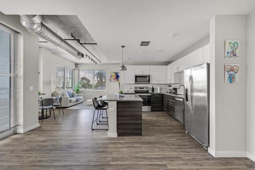 St. Petersburg - Clearwater Apartment | Tropicana Stadium 2 Bed In DWTWN With Free Parking