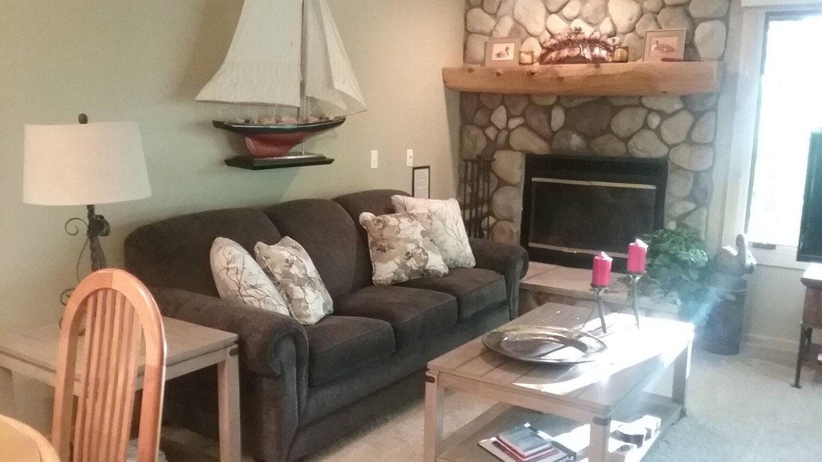 Harbor Springs Condo | Trout Creek #145.great location.minutes to Nubs Nob and Boyne Highlands.