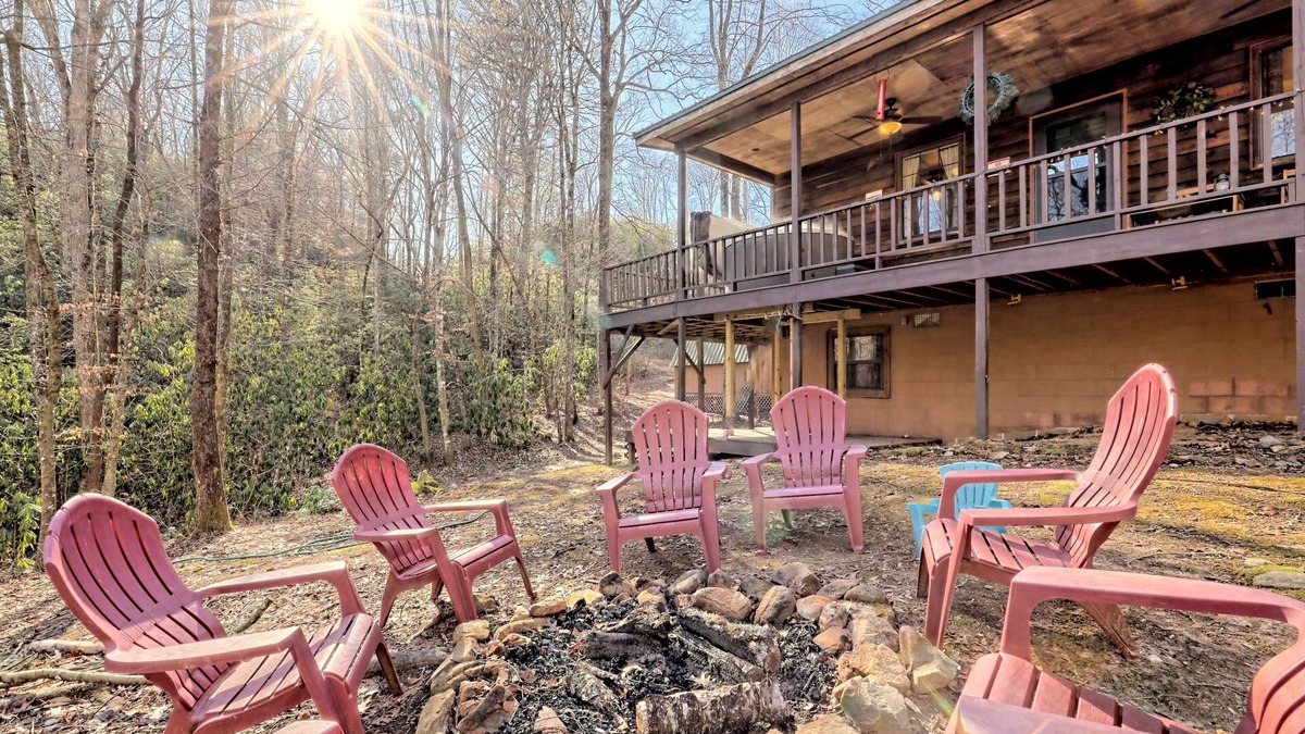 Marble Cabin | Trout Creek Getaway. 2 bedroom, 2 bathroom cabin on the creek with HOT TUB!