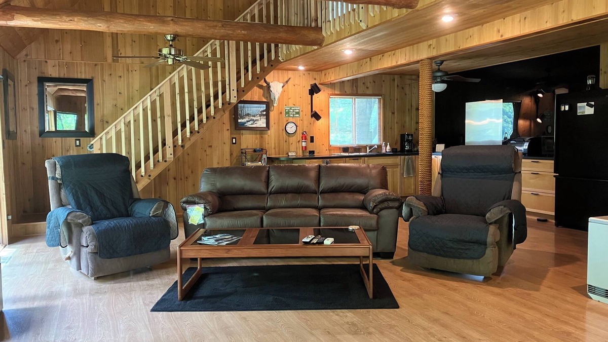 De Soto House | Trout Fishing Country Chalet on 1/2 Mile of Class 1 Trout Steam