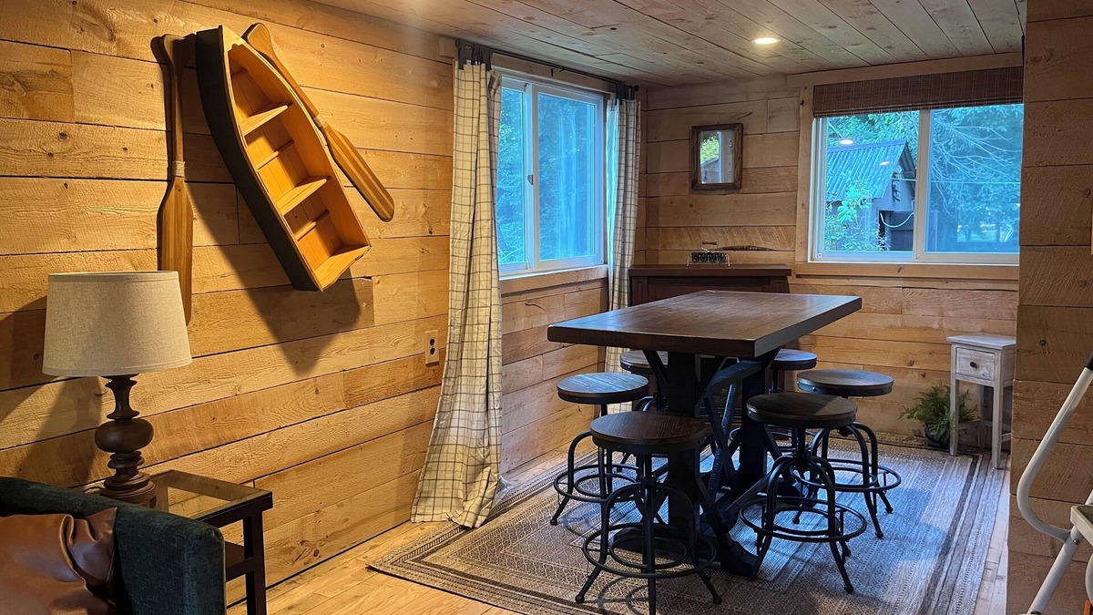 East Hickory House | Trout View Cottage-Creekside fire pit, 2 bedrooms Sleeps 6 near ANF fun!