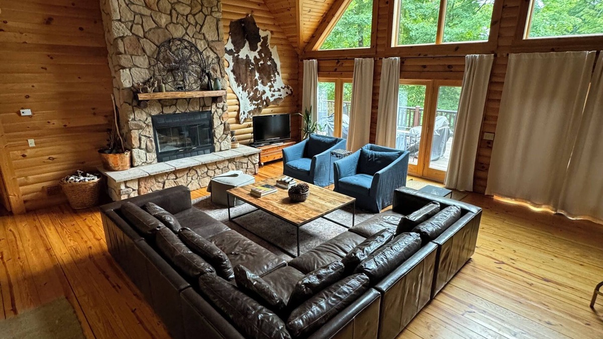 Perrysville Cabin | Trove of Trees Log Cabin in Mohican Area - 24+ wood acres