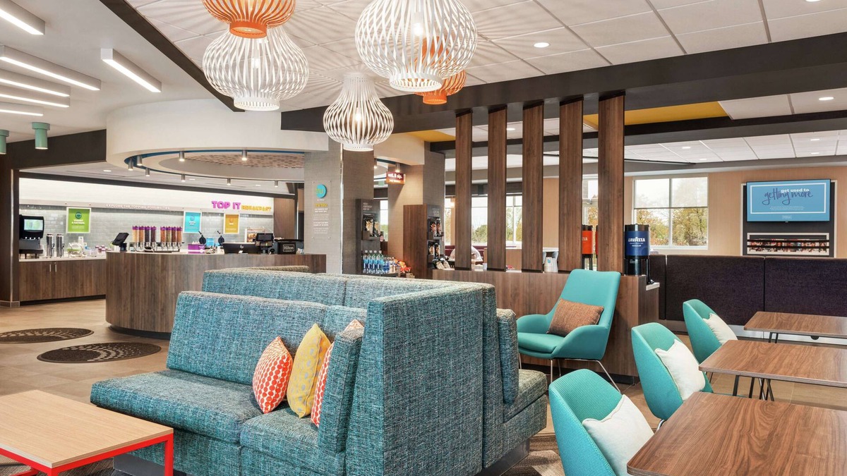 Waukesha Hotel | Tru By Hilton Milwaukee Brookfield