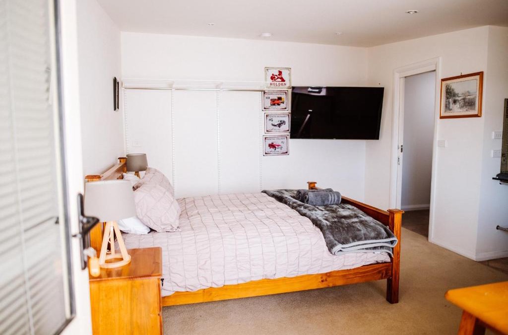 Sheffield Apartment | True Blue Four - Couples Plus