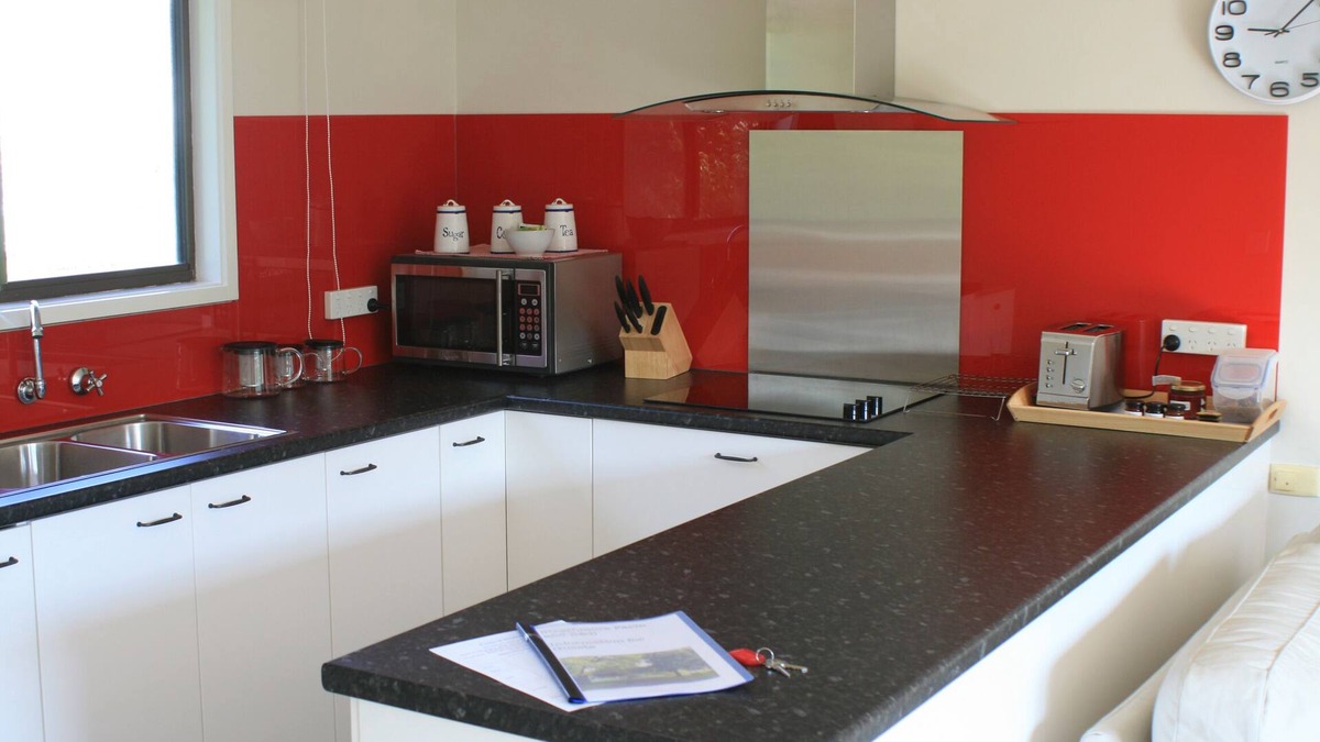 Mirboo North Cottage | True farm hospitality in a garden setting