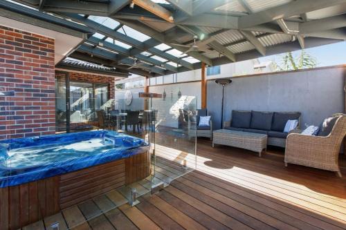 Capel Sound House | Truemans Escape - All-Season Stay near Hot Springs