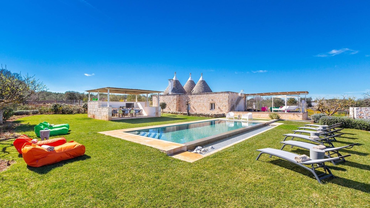 Specchiaruzzo Villa | Trulli Almaviva by Perle di Puglia