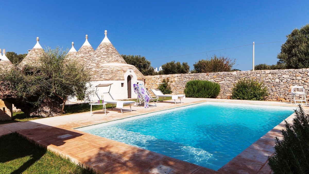 L'Assunta House | Trulli Sant'Oronzo: private pool, olive trees and sandy beaches at your doorstep
