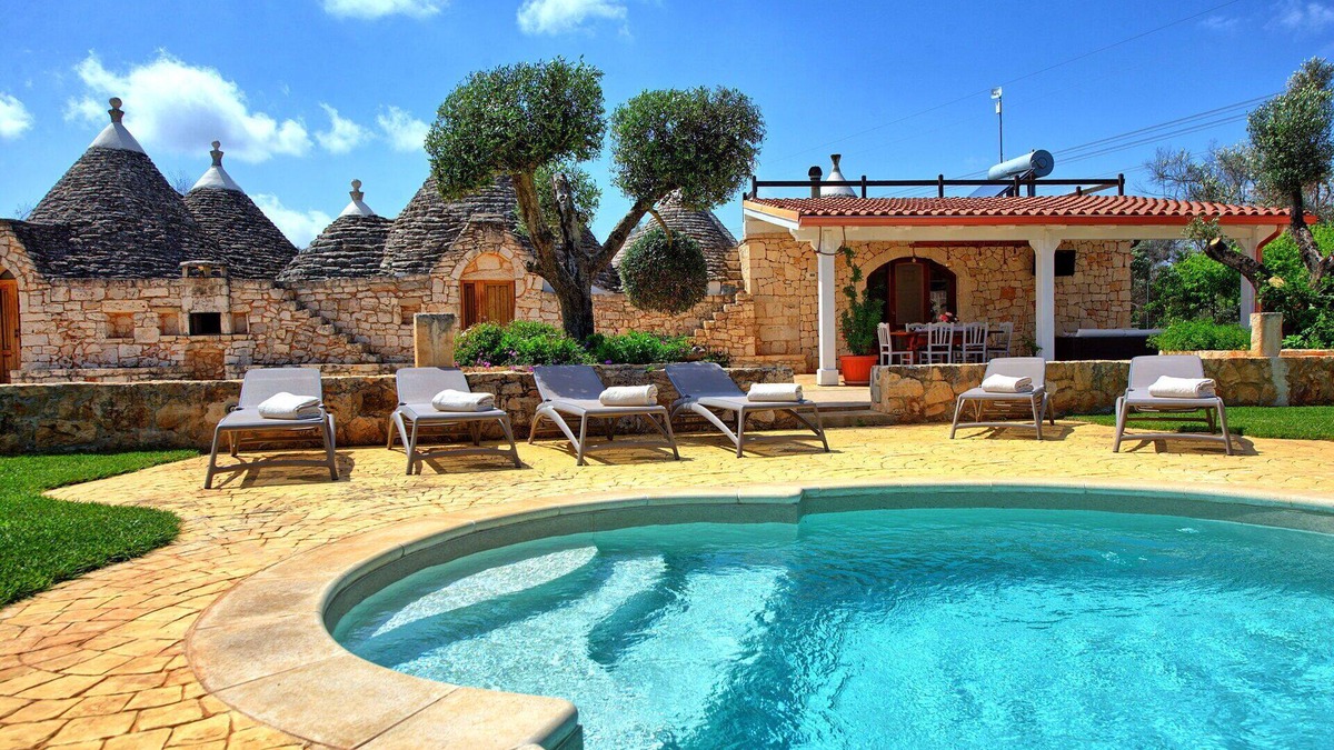 San Michele Salentino Villa | Trullo Santo Stefano - Vacation rental with swimming pool in San Michele Salentino, Puglia