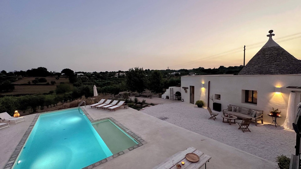 Specchiaruzzo Villa | Trullo Uccello - 3 bed with pool, air-con, large pool and stunning sunsets!