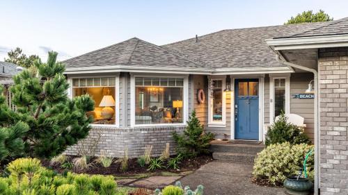 Manzanita House | Truly a Treasure by AvantStay Walk to Beach Patio