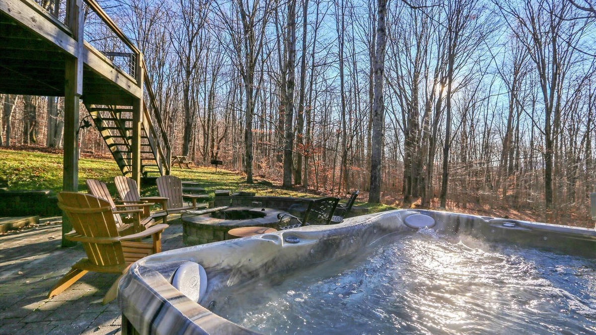 Old Timberline House | Truly majestic Bluebird Day is rental royalty. Book your stay today!