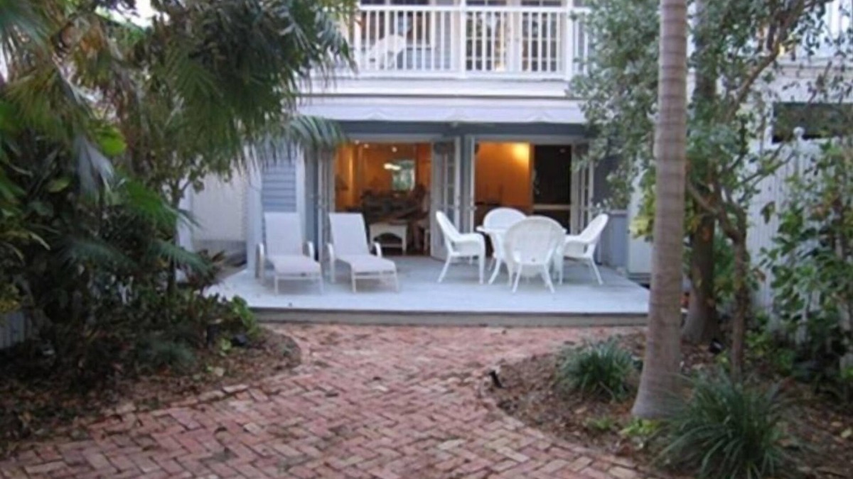 Bahama Village House | Truman Annex: The Plantation SELF CATERING beautifully landscaped rear patio