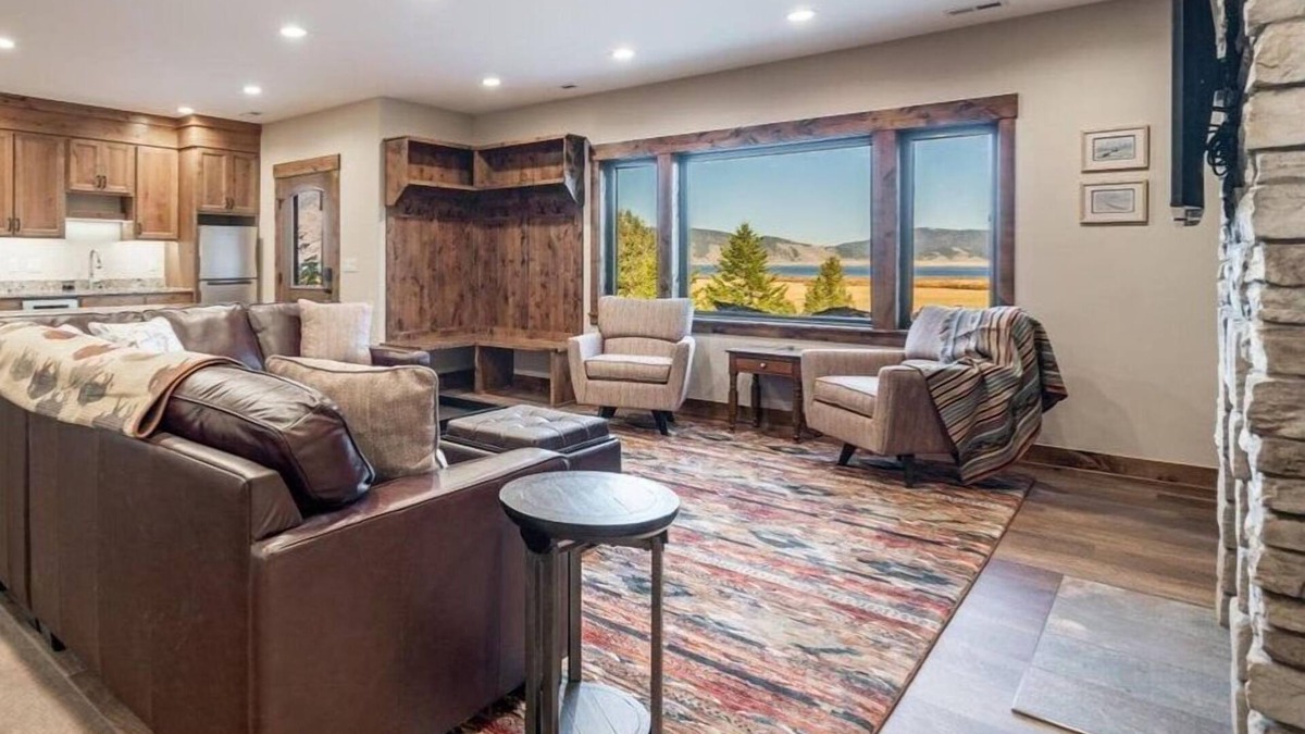 Island Park House | Trumpeter Swan Terrace-3 BR/2BA-BBQ-Firepit-Lakeview-20m 2 YNP-Great Views-Secluded-Bunk Beds