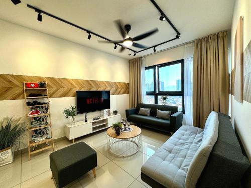 Taman Pertama Apartment | TrxKlccPavVelo, MrtLrt, 13PAX, 4R2B, KLCCPavTRXVelocity X MrtLrt X 13PAX X 4R2B X Free 4CPark
