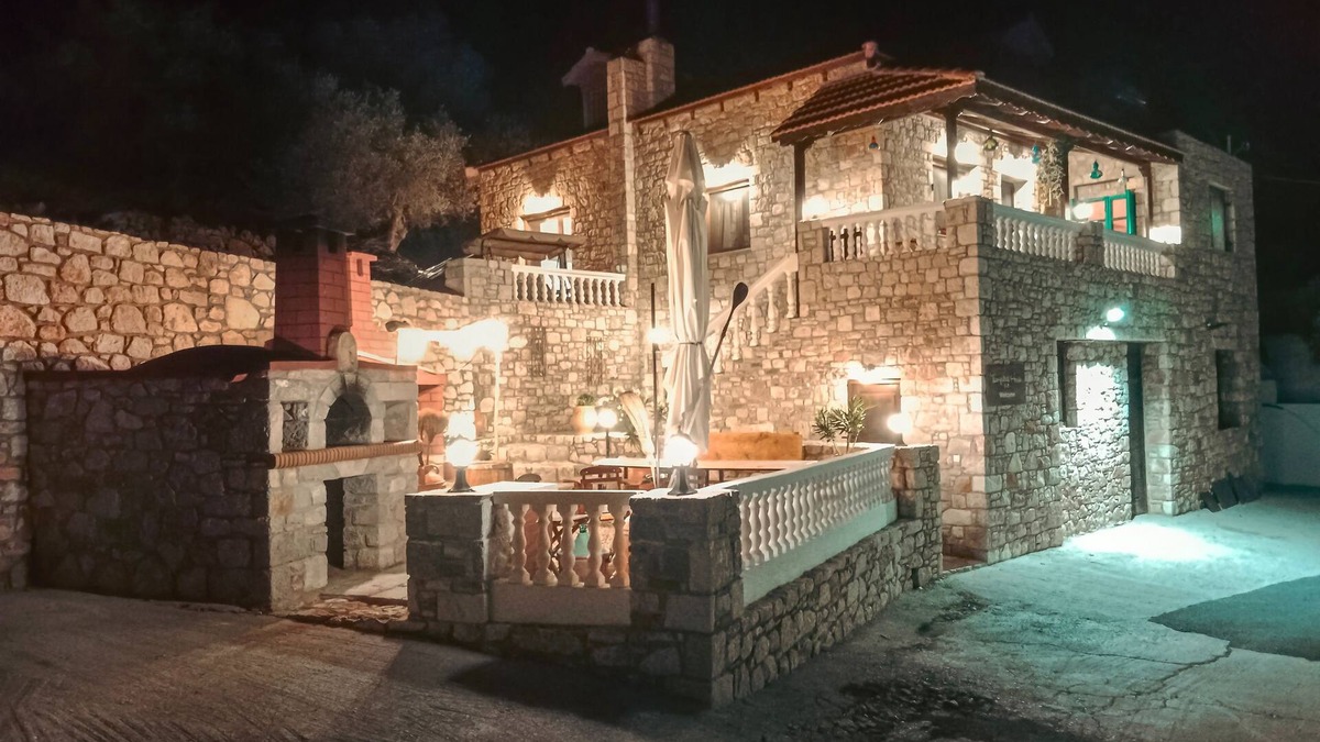 Prassonissi House | Tsampika's Traditional Stone Cottage in Siana