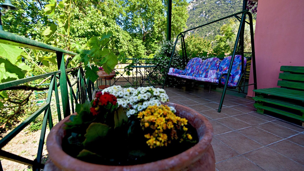 Kamena Vourla House | Tsertos Apartments