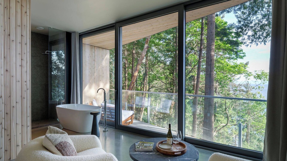 Halfmoon Bay Apartment | Tsuga Beach Inn - Waterfront Retreat - NEW - Mahonia Room