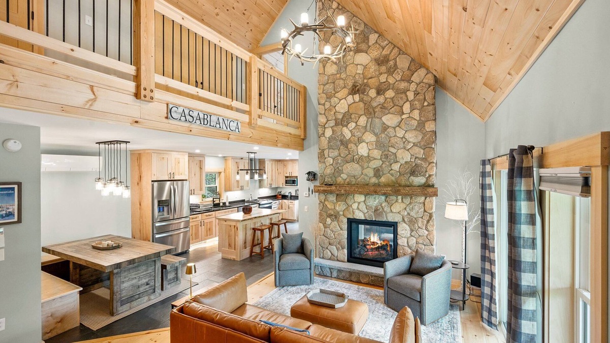 Rangeley House | Tuckamore | Private Waterfront on Beaver Mountain Lake | Hot Tub