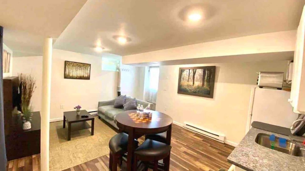 Waltham Apartment | Tucked away garden level studio near Cambridge 4172