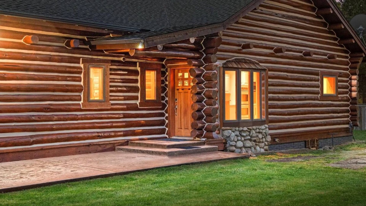 Victor Cabin | Tucked up against the base of Bitterroot Mountains on the valley's west side.