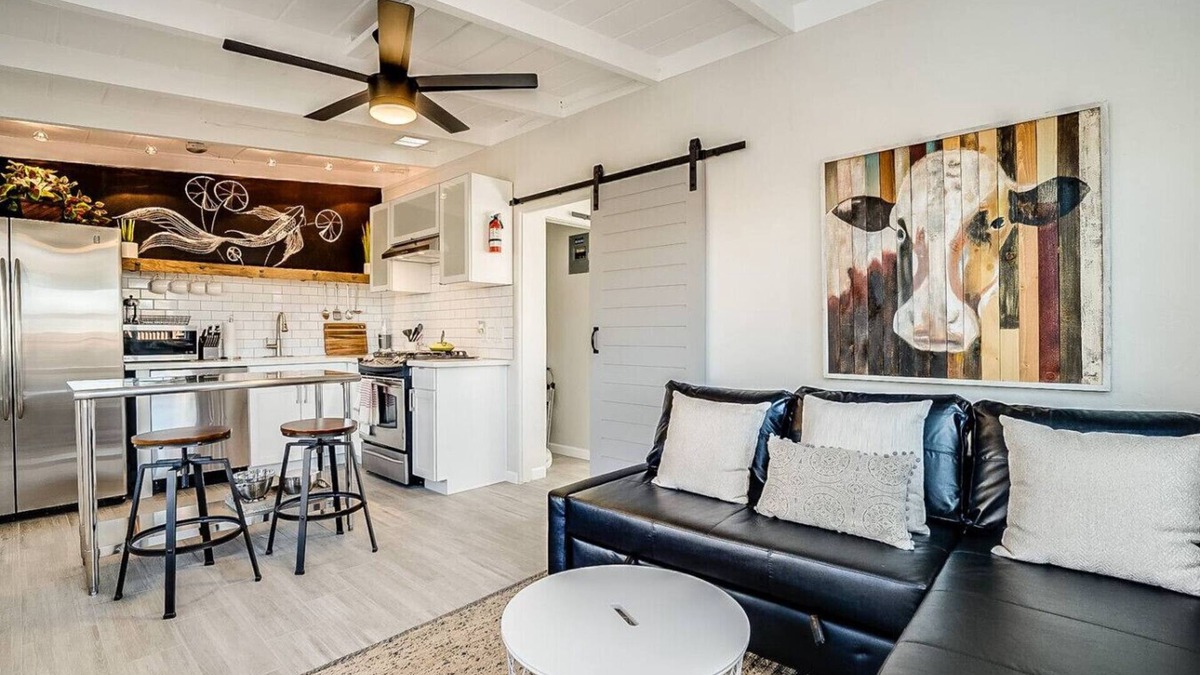 Grant - Glenn House | Tucson Duplex-Left Unit-Firepit · New!|Chic Duplex|Tucson|UofA|FirePit|2of 2