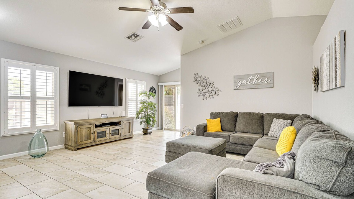 Cortaro House | Tucson Home w/Patio, Grill & Mountain Views!