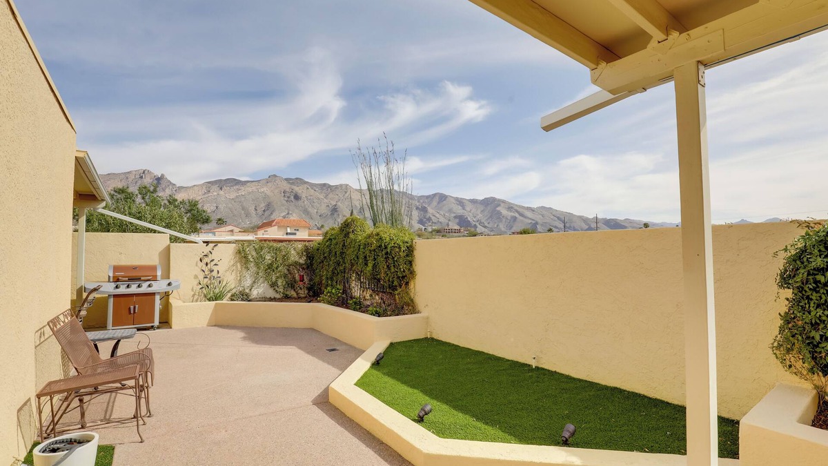 Catalina Del Rey House | Tucson Townhome w/Private Patio & Mtn Views!