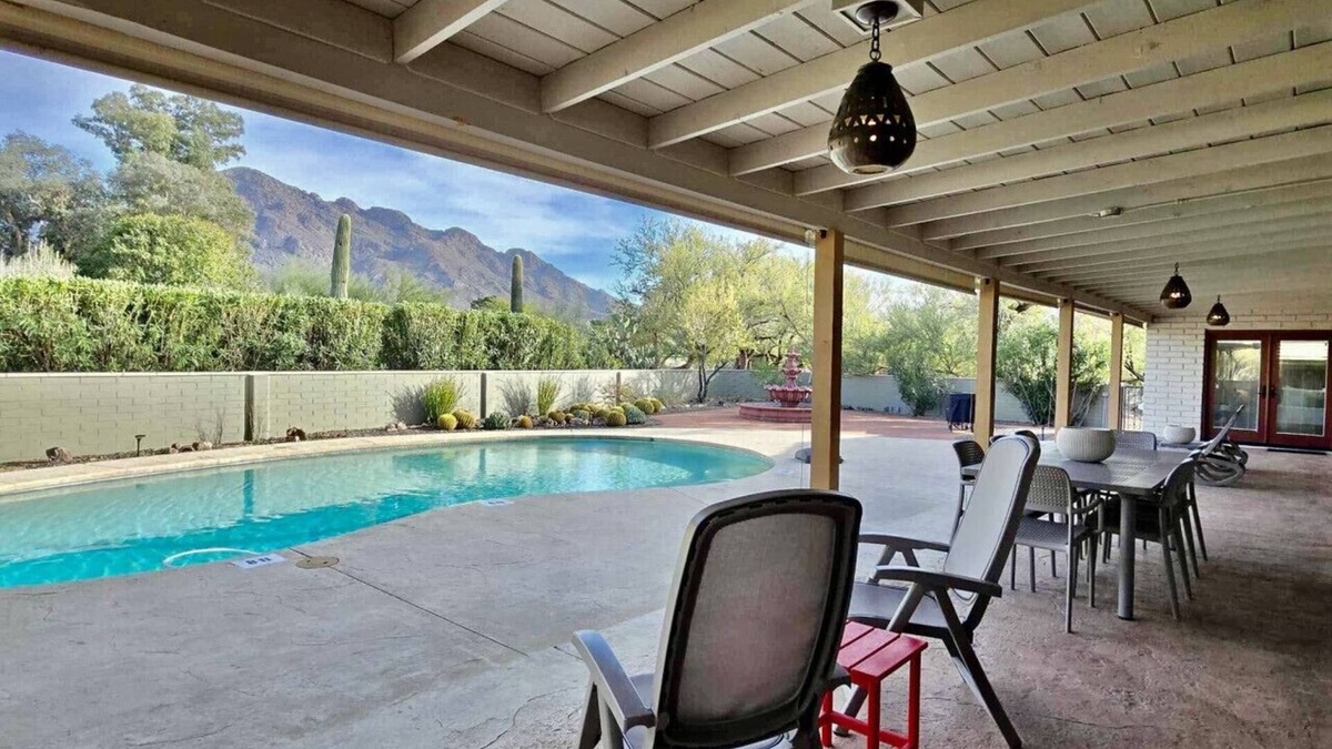 Oro Valley Estates House | @TucsonMuralHouse w/pool & hot tub on golf course