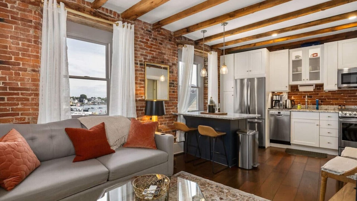 Portsmouth Apartment | Tugboat Vista 2 Bedroom Downtown Portsmouth