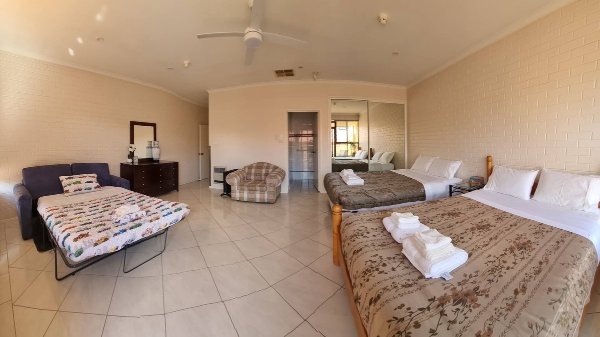 Greenway Apartment | Tuggeranong Short Stay # 10 - Sleeps 6