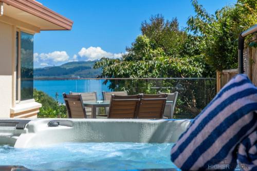 Waipahihi House | Tui Lookout - Spa Pool & Lake Views