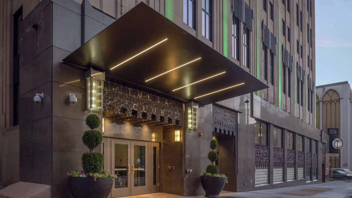 Downtown Tulsa Hotel | Tulsa Club Hotel, Curio Collection by Hilton