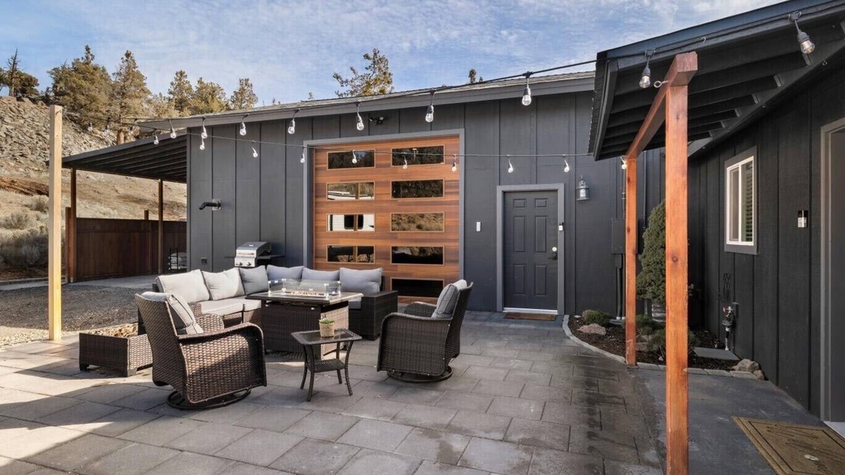 Bend House | Tumalo Ranch Retreat, 3 Acres, Hot Tub, Swimming Pond, Games, Pet-Friendly!
