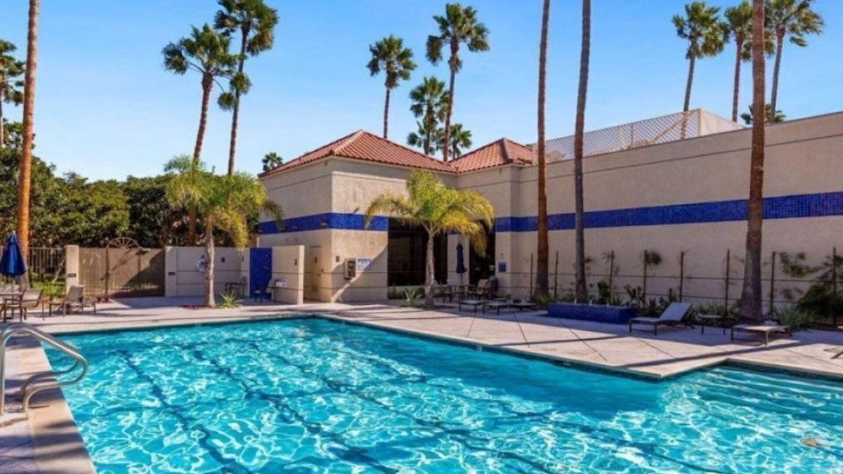 Oxnard Shores Condo | Turnkey Beachside Condo with Pool, Spa, Gym and More