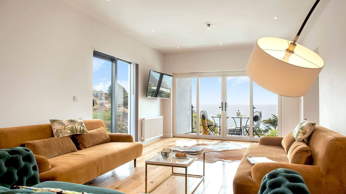 Portwrinkle Cottage | Turnstone - Beach-side House with Terrace Hot Tub & Stunning Views