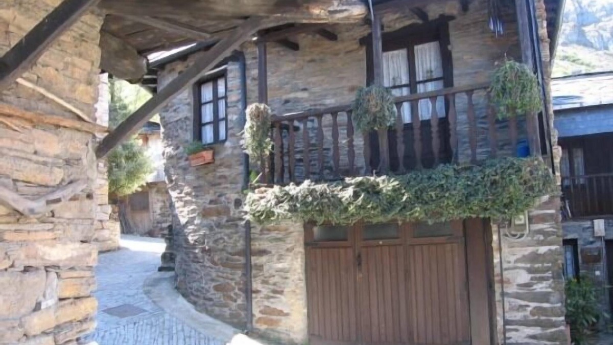 Montes de Valdueza Cottage | Turpesa House for 3 people