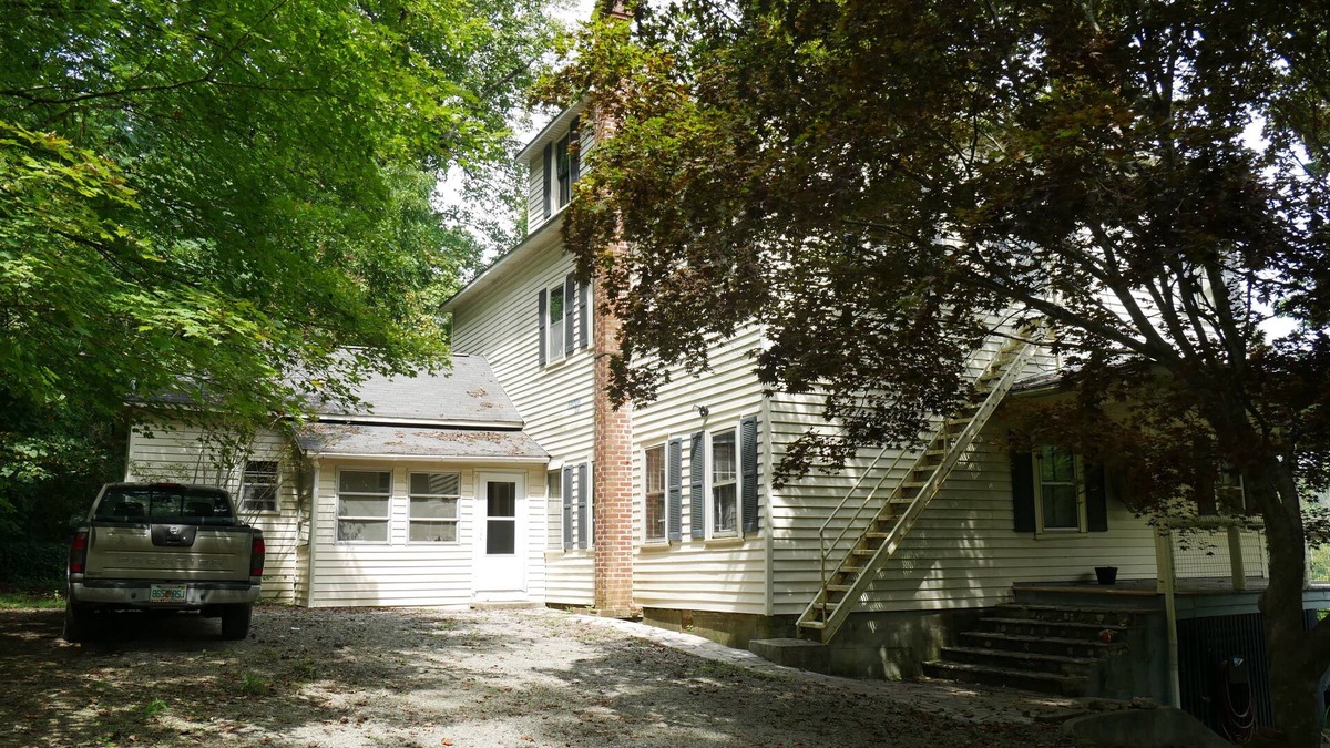 Mascot House | Turtle Rock Retreat - Old home of the head of the Holston Zinc Mine