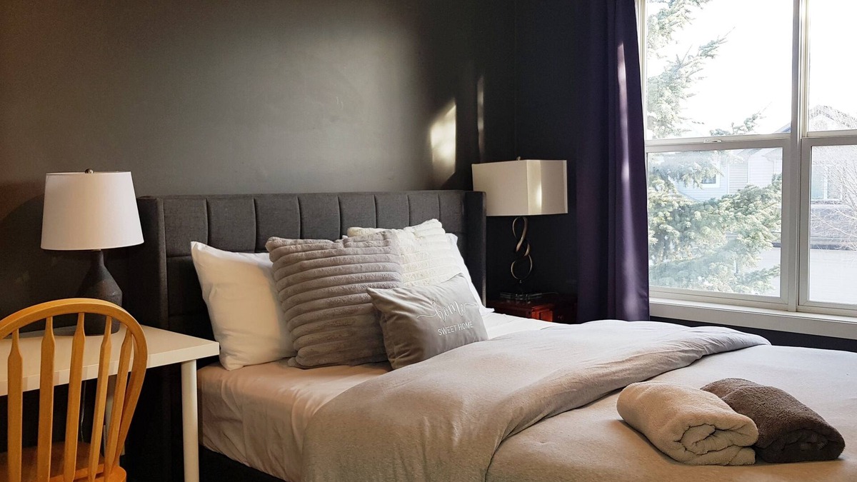 Tuscany House | Tuscan Ridge Guesthouse Calgary West