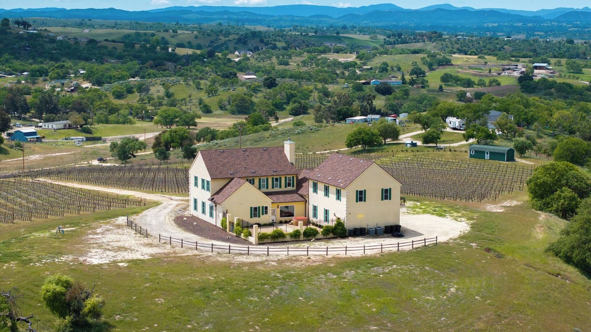 Creston Villa | Tuscan-style Villa, Vineyard, Spa, Game room, Bocce, 20 min from Paso Robles