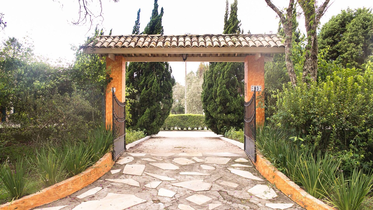Ibiuna House | Tuscan Villa in Gated Community