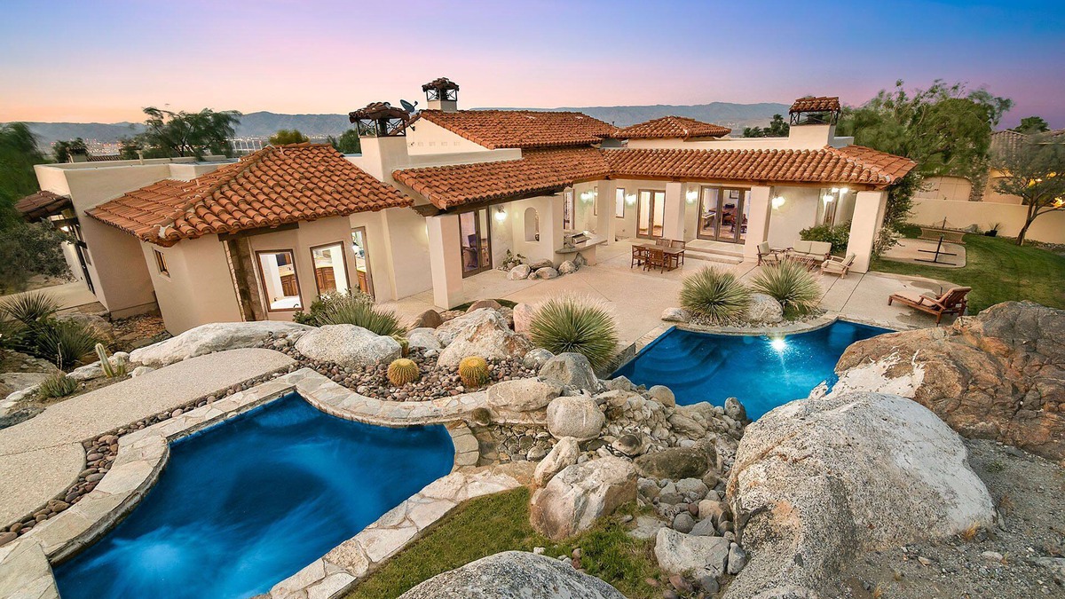 Chino Canyon House | 'Tuscany Retreat' Up close mountain views