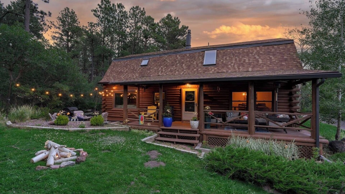Woodmoor Cabin | Twiggy Pines Magical Modern Cabin Get-Away