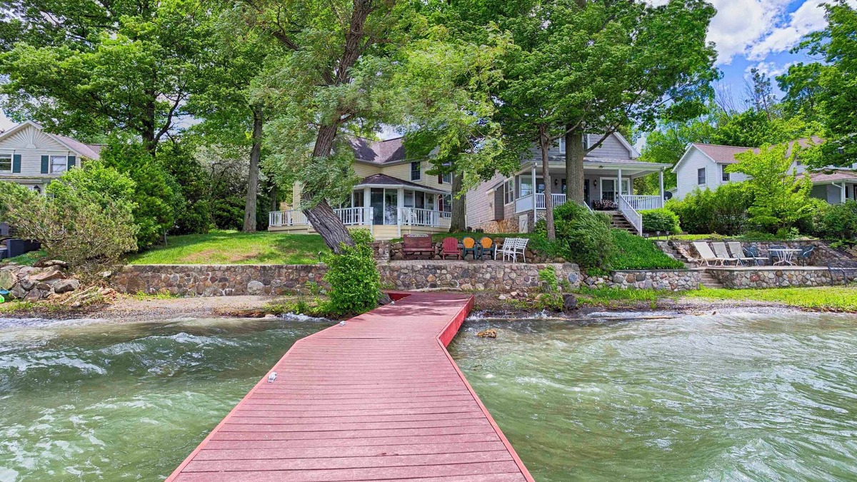 Canandaigua House | Twilight Cove: "Beautiful Sunset Views on Canandaigua Lake!"